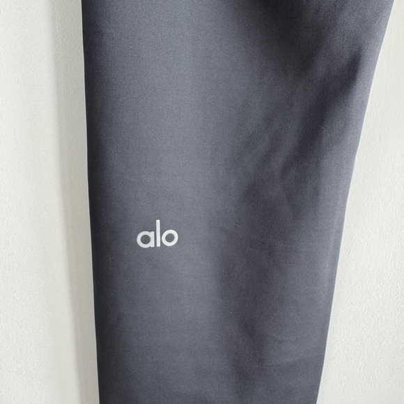 ALO Yoga Black Leggings - Picture 4 of 5